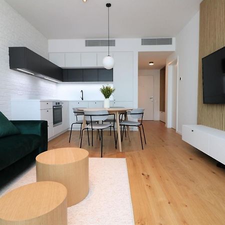 Sky Park New 1-Bedroom Apartment Bratislava Eksteriør billede