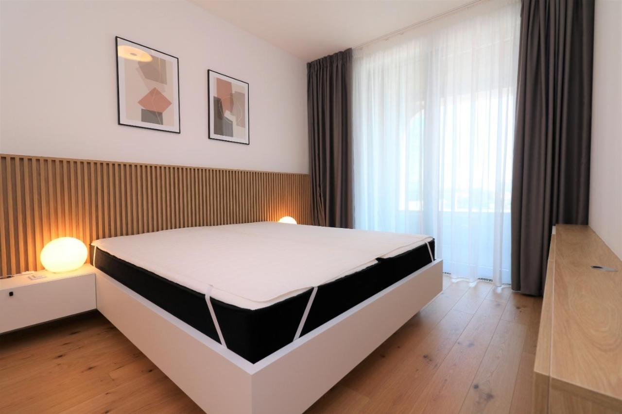 Sky Park New 1-Bedroom Apartment Bratislava Eksteriør billede