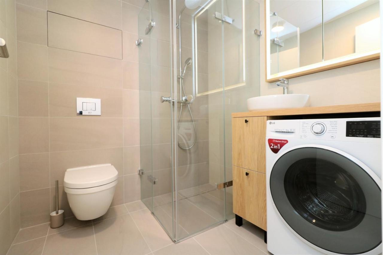 Sky Park New 1-Bedroom Apartment Bratislava Eksteriør billede